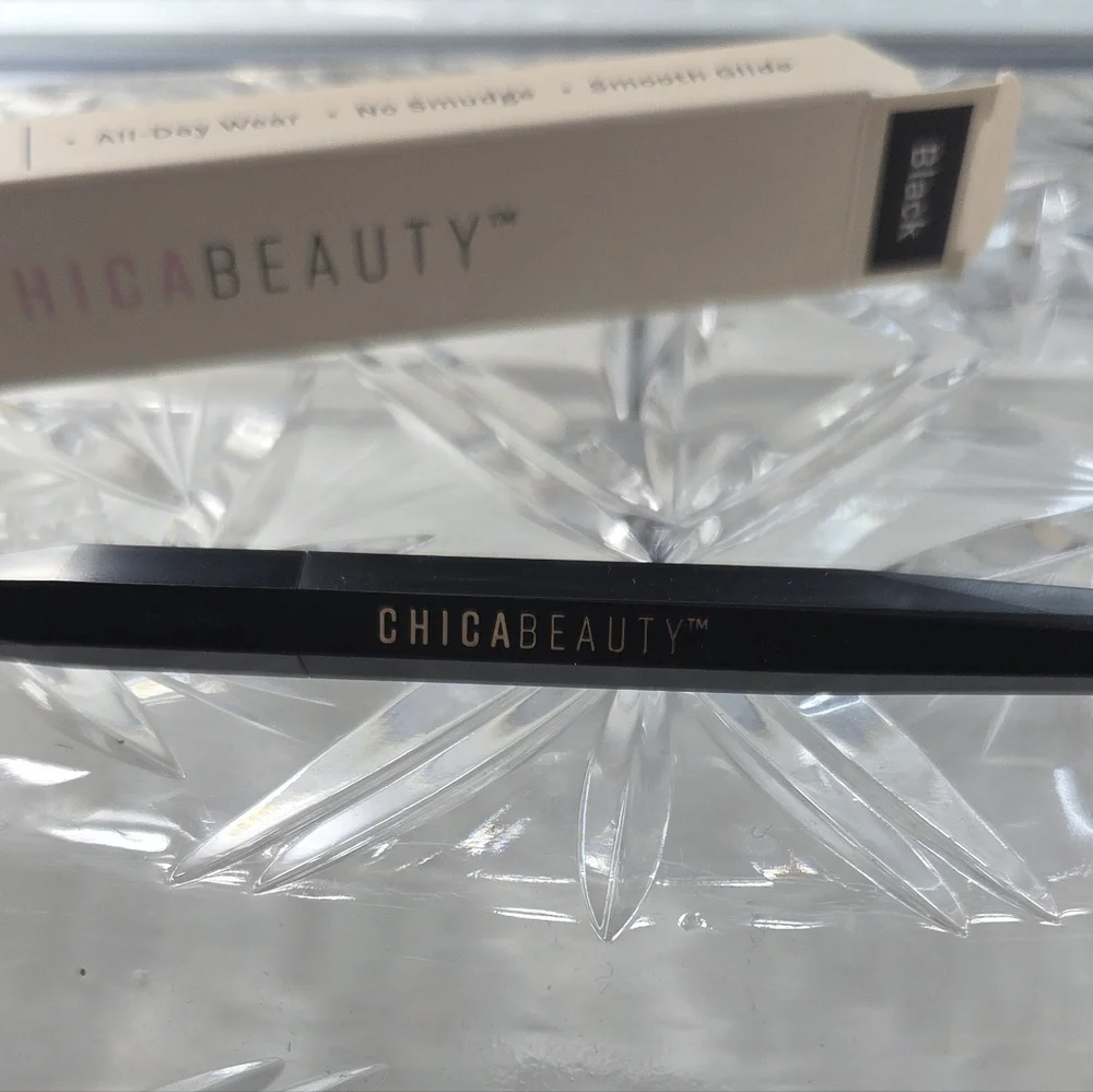 CHICABEAUTY Liquid Eyeliner – Black | Long-Wear, Smudge Resistant